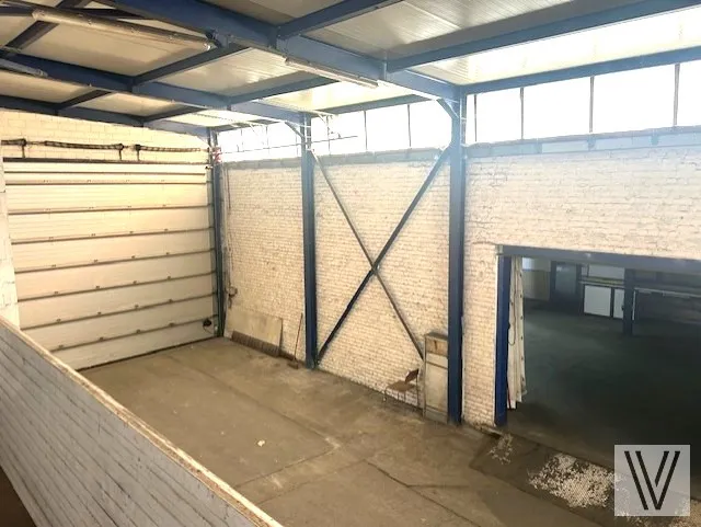 Garage - Magasin Central à Izegem avec Appartement