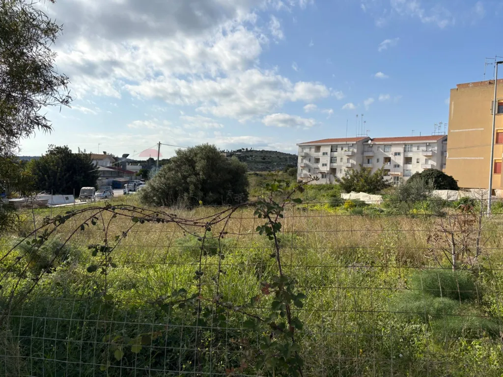 Giardino - Buildable Land with Urban Amenities in Ispica