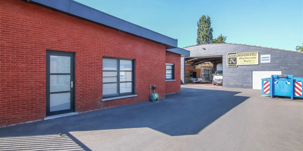 Garaaž - Ground Floor House with Warehouse in Gullegem
