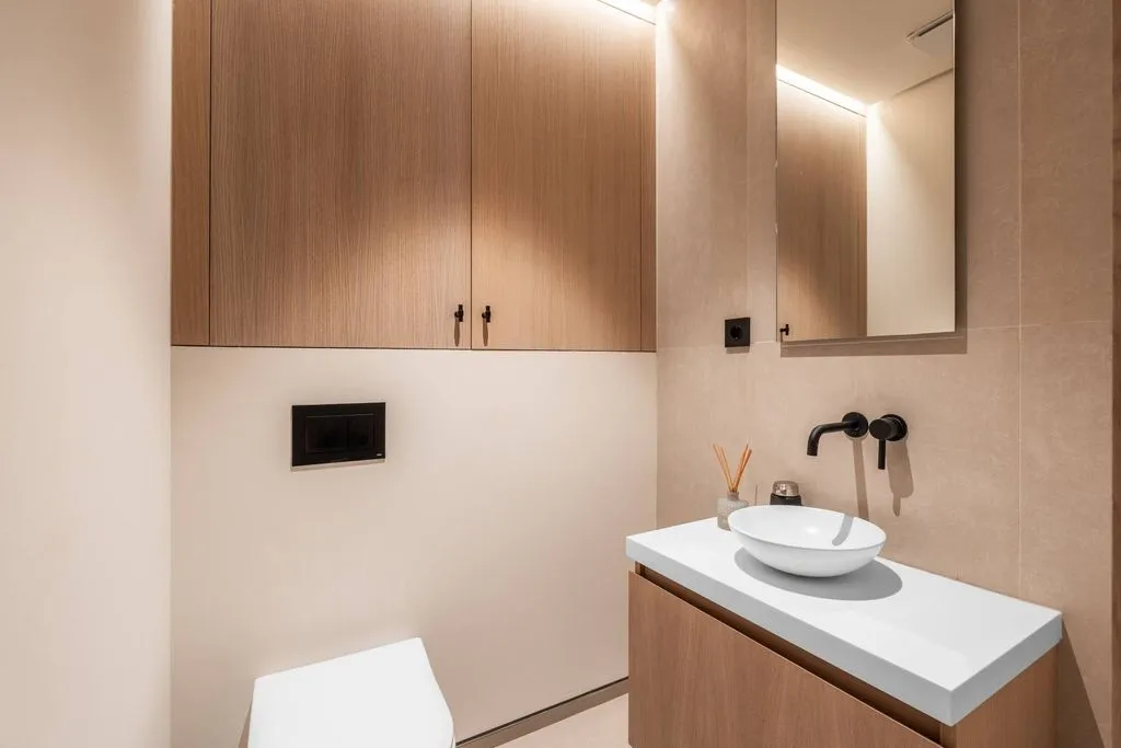 Bathrooms - Luxury Beachfront Flat with Pool in Marbella