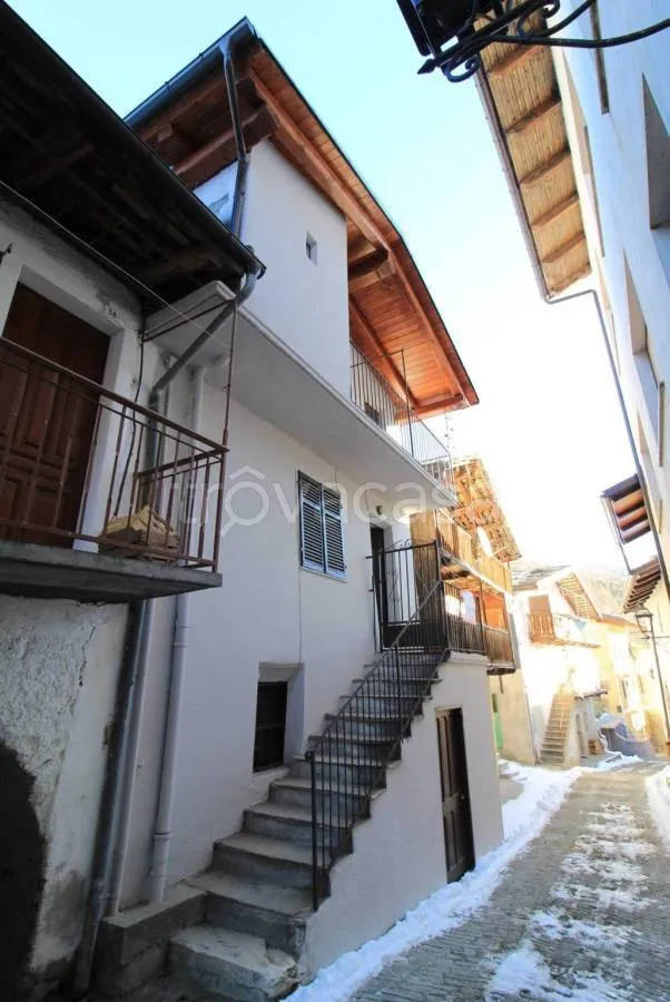 Pièces - Restructured House in Frassino Centre