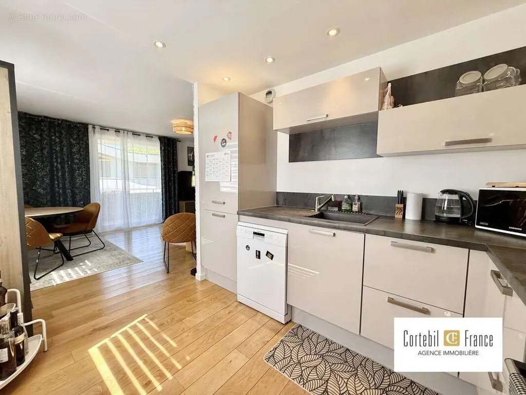 Köök - Apartment with Terrace in Annecy's Triangle d'Or