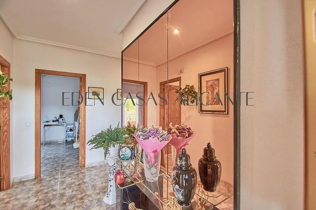 Esik - Classic Chalet with Pool in Mutxamel