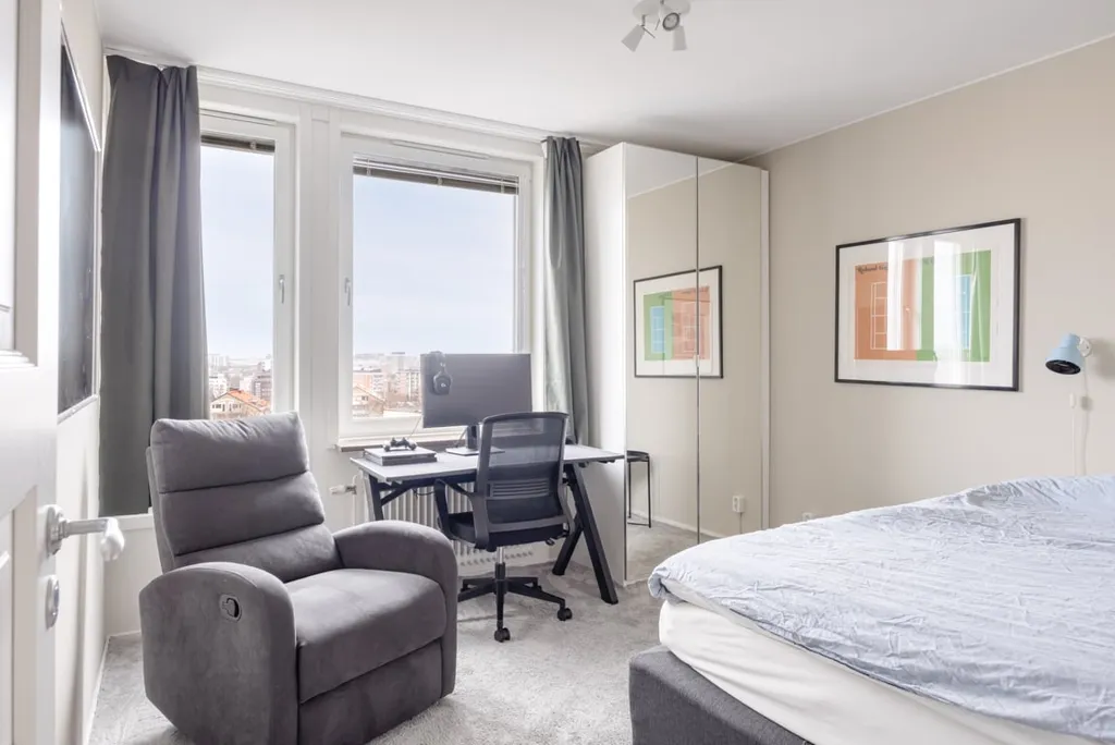 Magamistoad - Apartment with Western Balcony in Solna