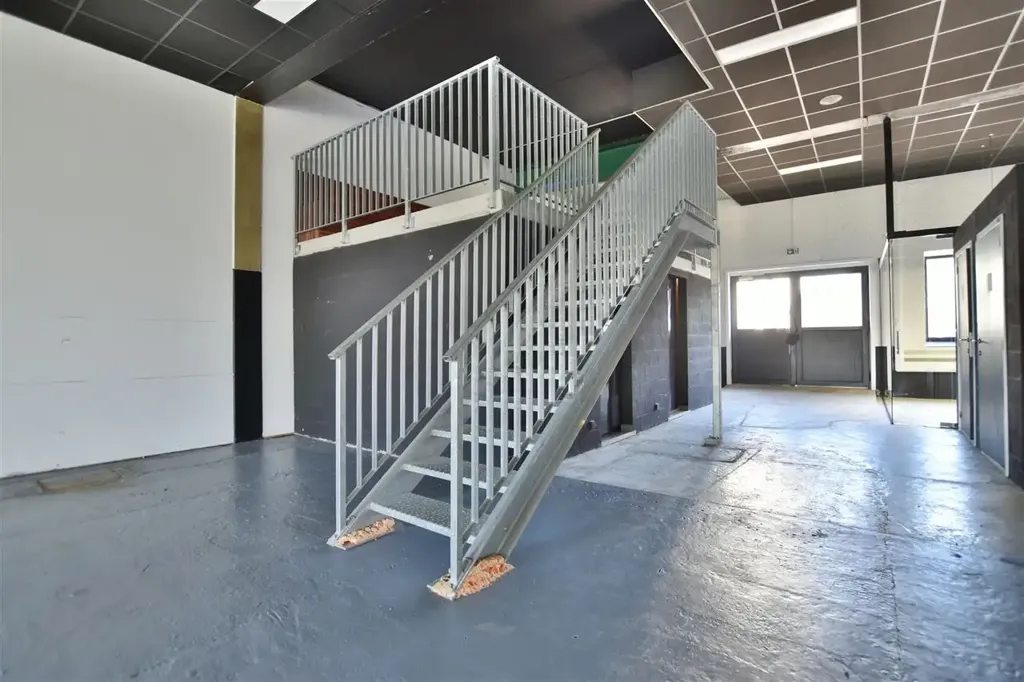 Toad - Multifunctional Business Premises with Outdoor Pool in Hamme