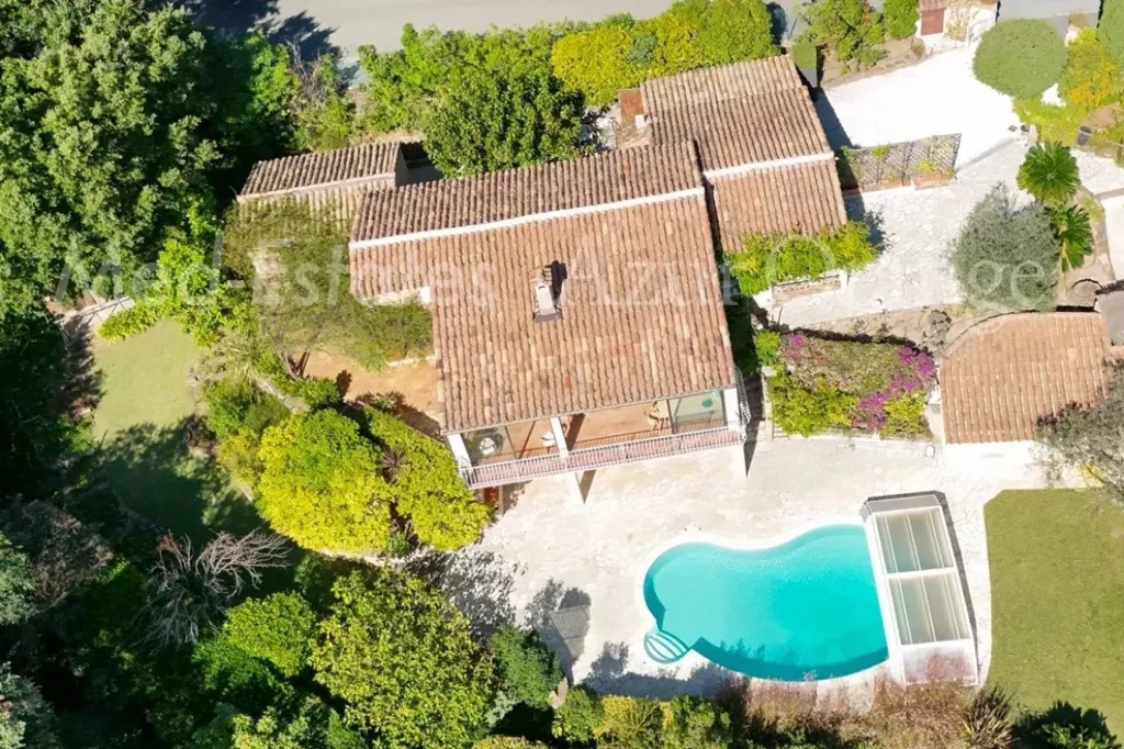 Vue aérienne - Villa Luxueuse avec Vue Mer à Grimaud