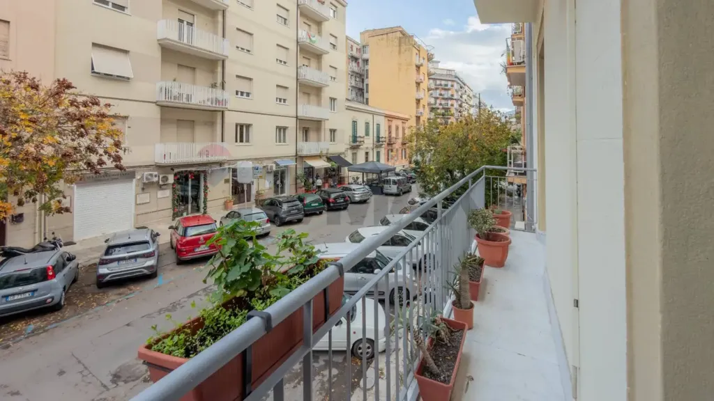 Rõdu - Rustic-Style Apartment with Balcony in Palermo