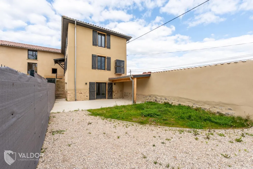 Jardin - Maison Rénovée avec Jardin à Blacé