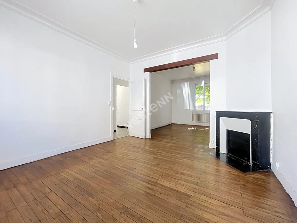 Living Room - 1930s House with Garden in Nantes