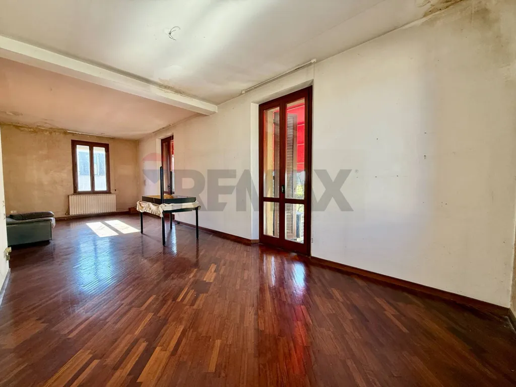 Séjour - Restaurant with Apartment in Cremona's Migliaro
