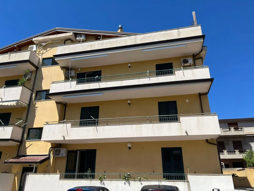 Esterno - Three-Bedroom Flat with Balconies in Siderno