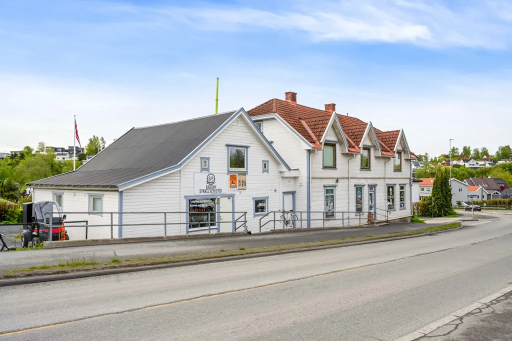 Välivaade - Mixed-Use Property with Business Units in Haslum
