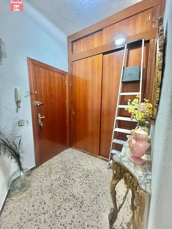 Esik - Apartment with Elevator in Central Badajoz