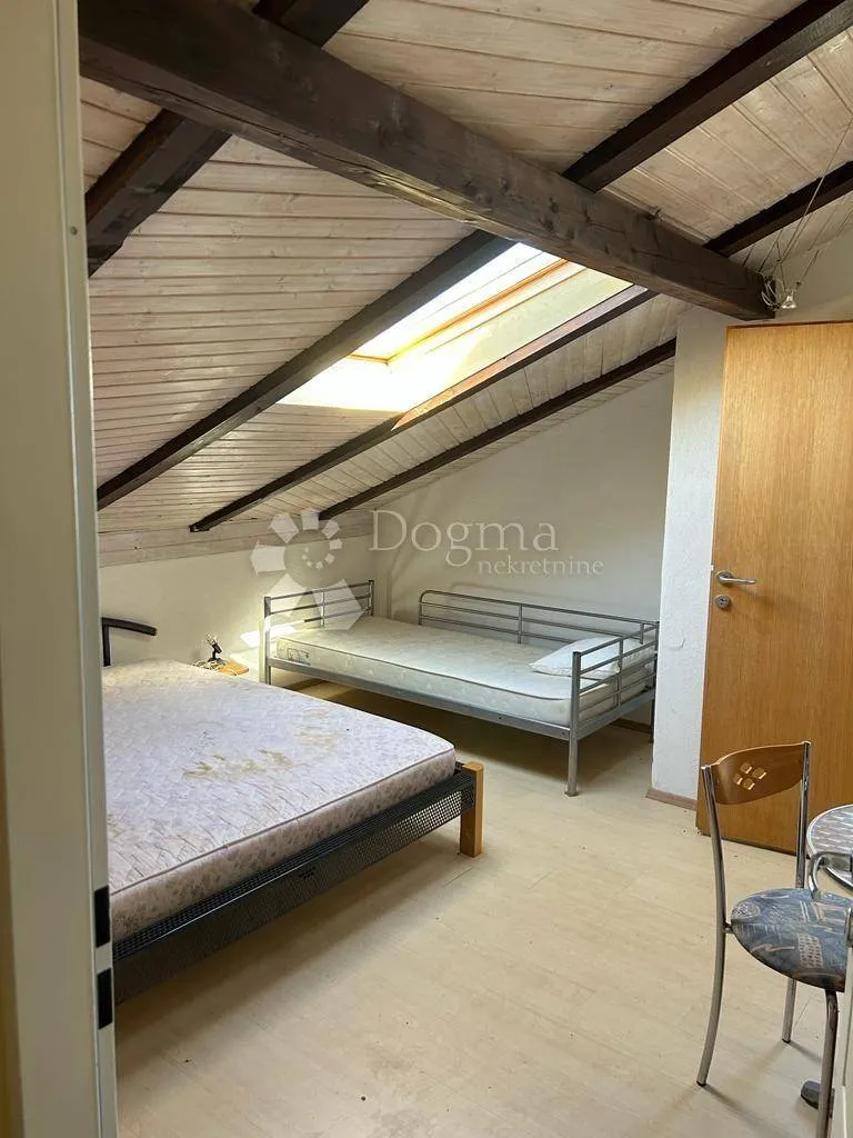 Pièces - Spacious Family House with Multiple Terraces in Valbandon