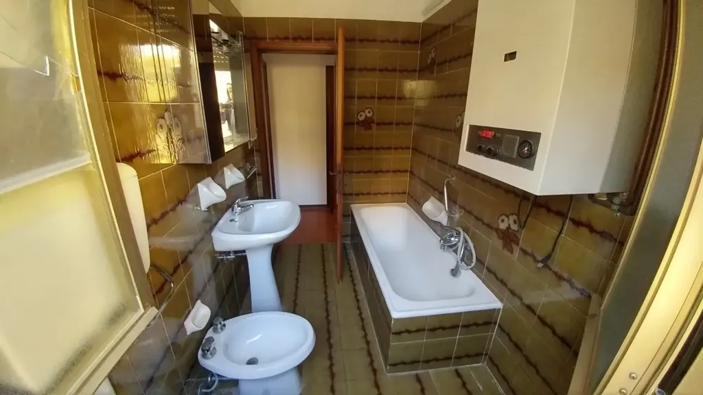 Salles de bain - Trilocale with Private Terrace in Zocca