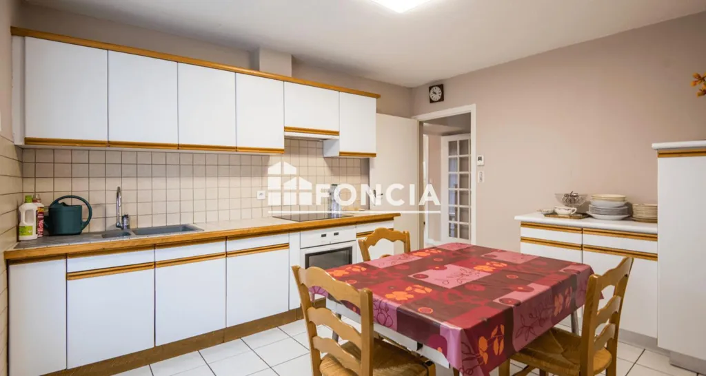 Cuisine - Maison de Caractère avec Fort Potentiel à Cassagnes-Bégonhès