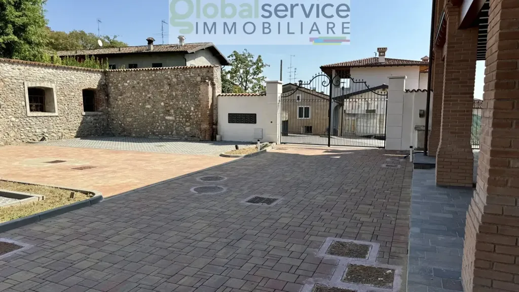 Giardino - Trilocale with Private Loggia in Calcinato