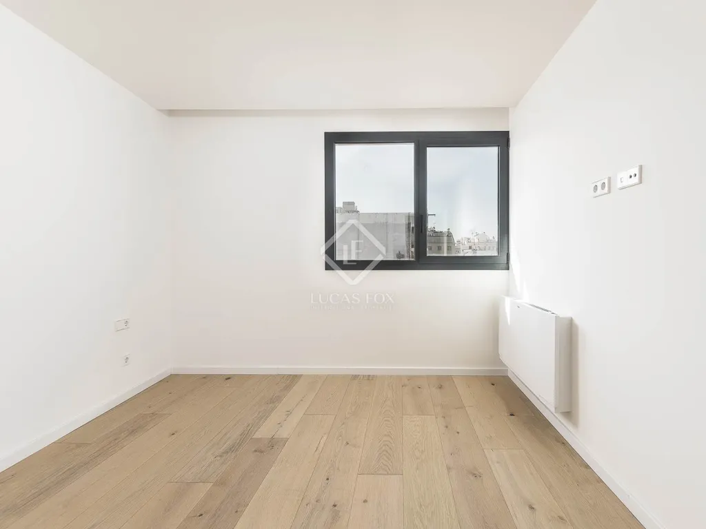 Pièces - Renovated Apartment with Terrace in Eixample Right