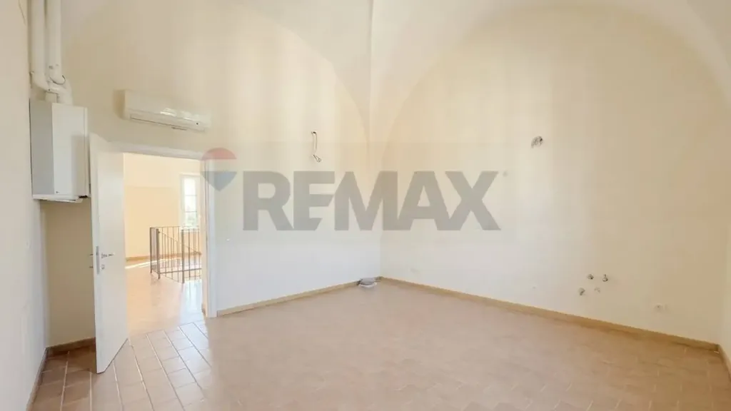 Toad - Rustic Duplex with Box in Novellara