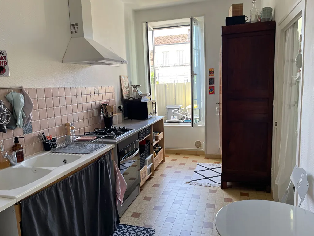 Cuisine - Maison en Pierre avec Jardin à Tonnay-Charente
