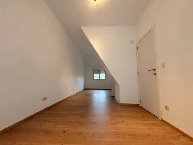 Maison Rénovée avec Jardin près du Centre