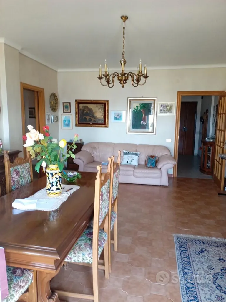 Salle à manger - Spacious 4-Bedroom Apartment in Nicosia