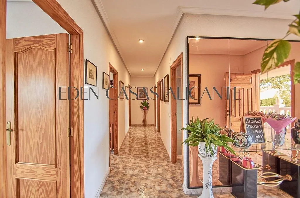 Esik - Classic Chalet with Pool in Mutxamel