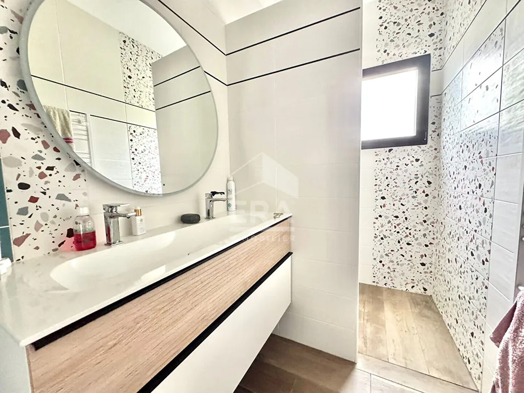 Salles de bain - Maison Moderne avec Terrasse à Gujan-Mestras