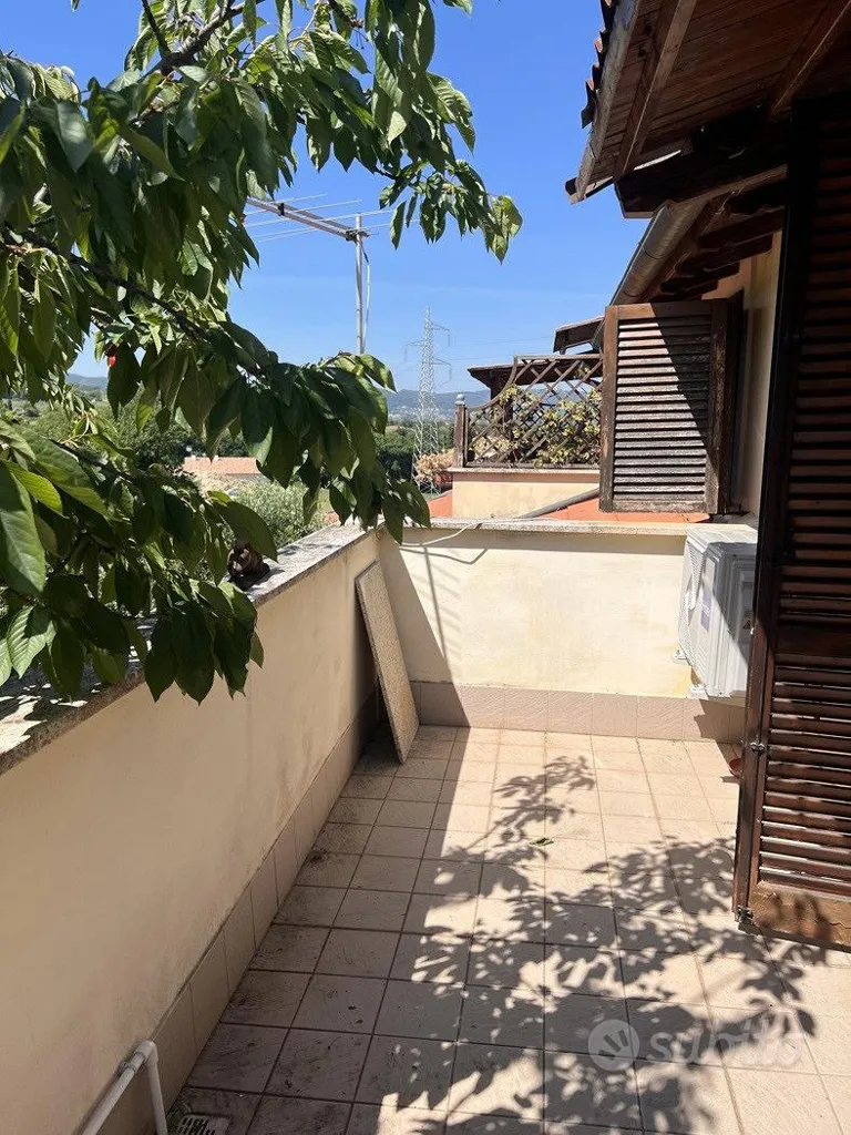 Rõdu - New-Condition Apartment with Garden in Terni