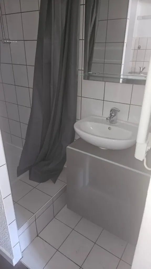 Bathrooms - Studio with Kitchen in Nancy