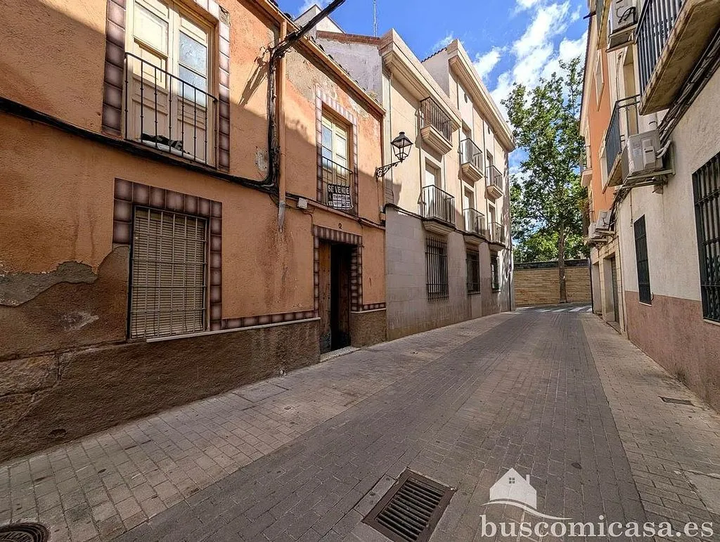 Välivaade - Historic Chalet for Renovation in Linares