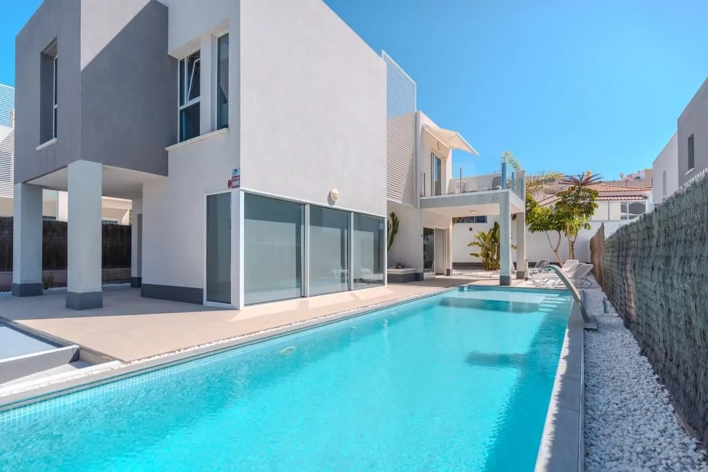 Bassein - Luxury Villa with Pool in Playa Paraiso