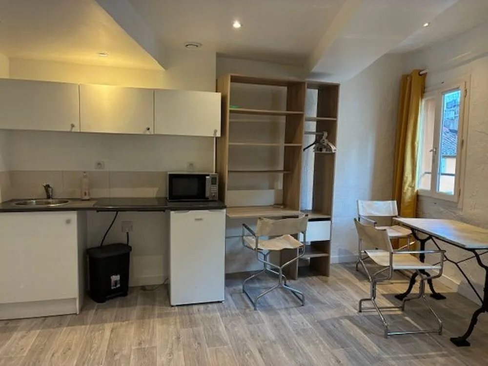 Cuisine - Studio Meublé avec Balcon à Grasse