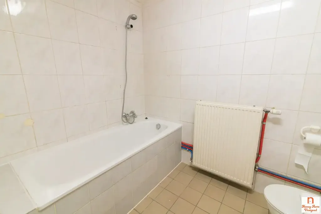 Bathrooms - Apartment Building with High Visibility in Herk-de-Stad