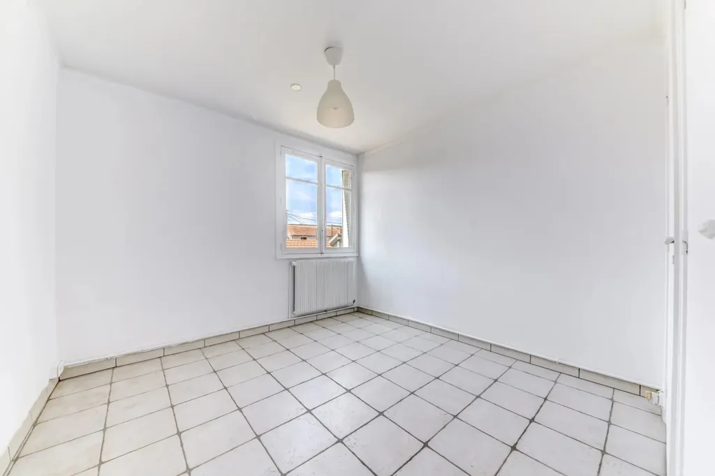 Toad - Renovated 4-Bed Flat with Balcony in Lyon 8