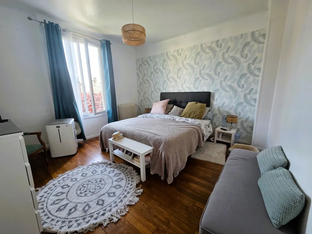 Chambres - Maison Individuelle avec Hauteurs de Plafond à Savigny-sur-Orge