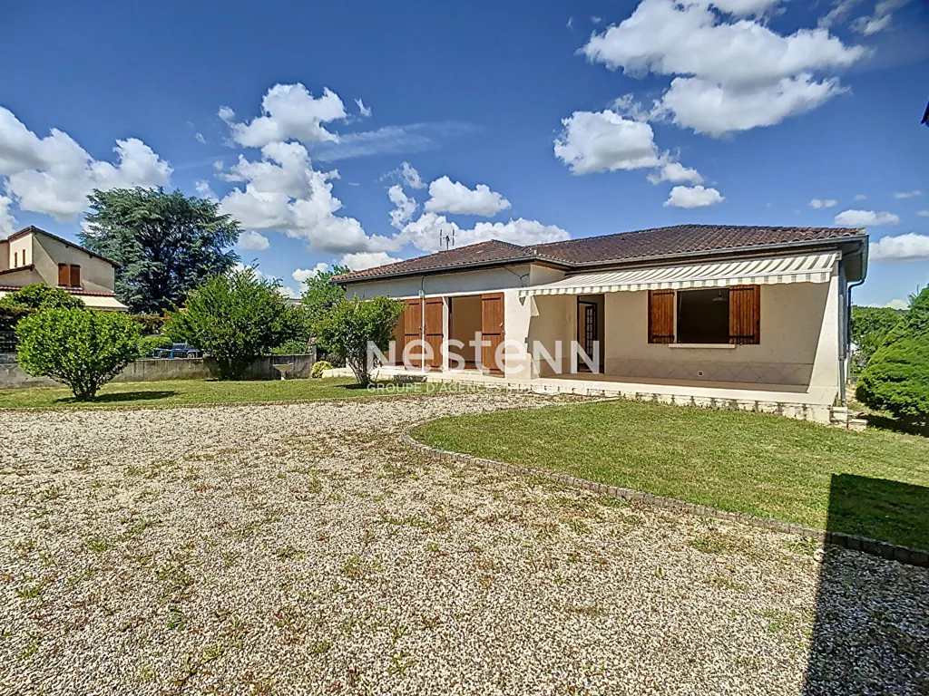 Extérieur - Maison de Plain-Pied avec Garage à Nérac