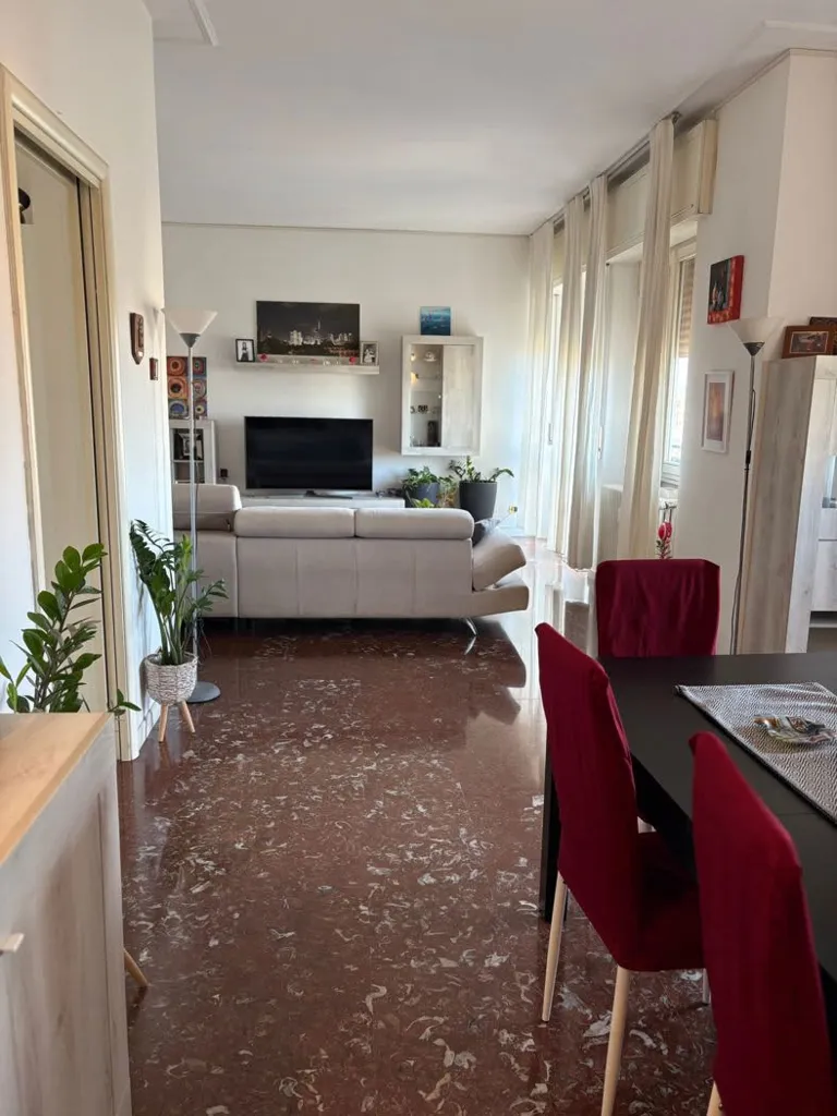 Salle à manger - 4-Bedroom Apartment with Panoramic Balconies in Monza