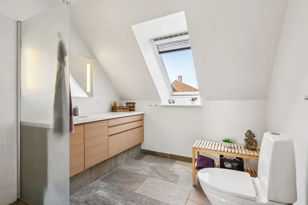 Vannitoad - Modern Villa with Water View in Faxe