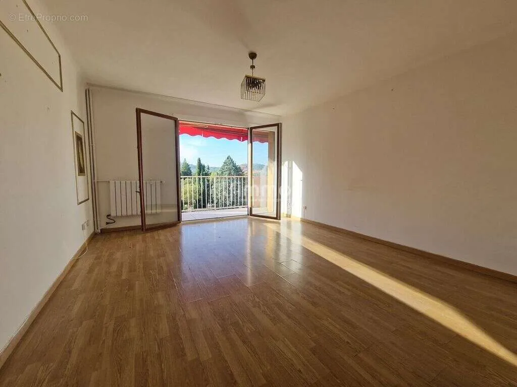 Soggiorno - Bright Flat with Terrace in Draguignan