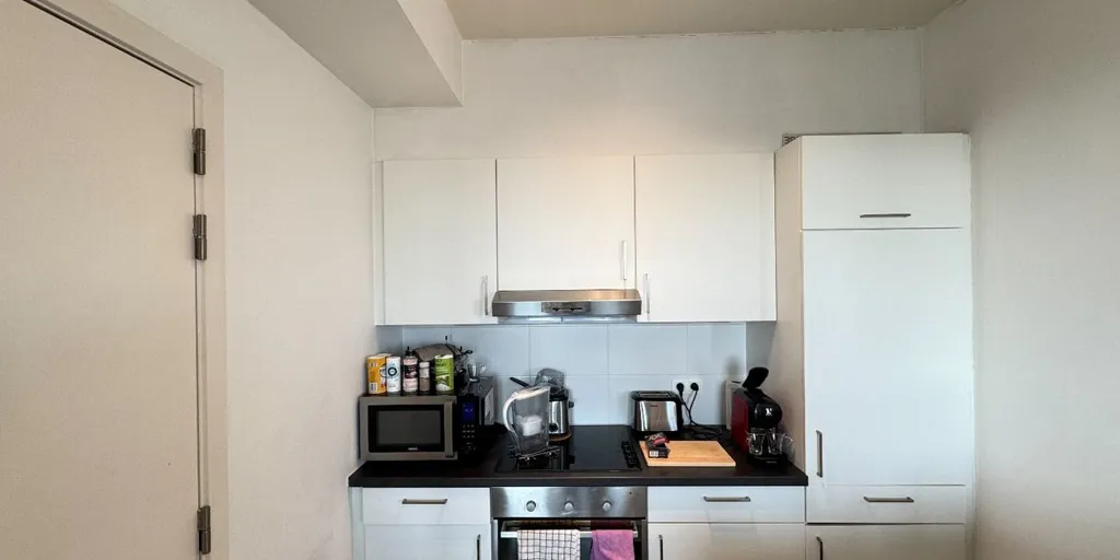 Cuisine - Studio avec Salle de Nuit à Evere, Vue Imprenable