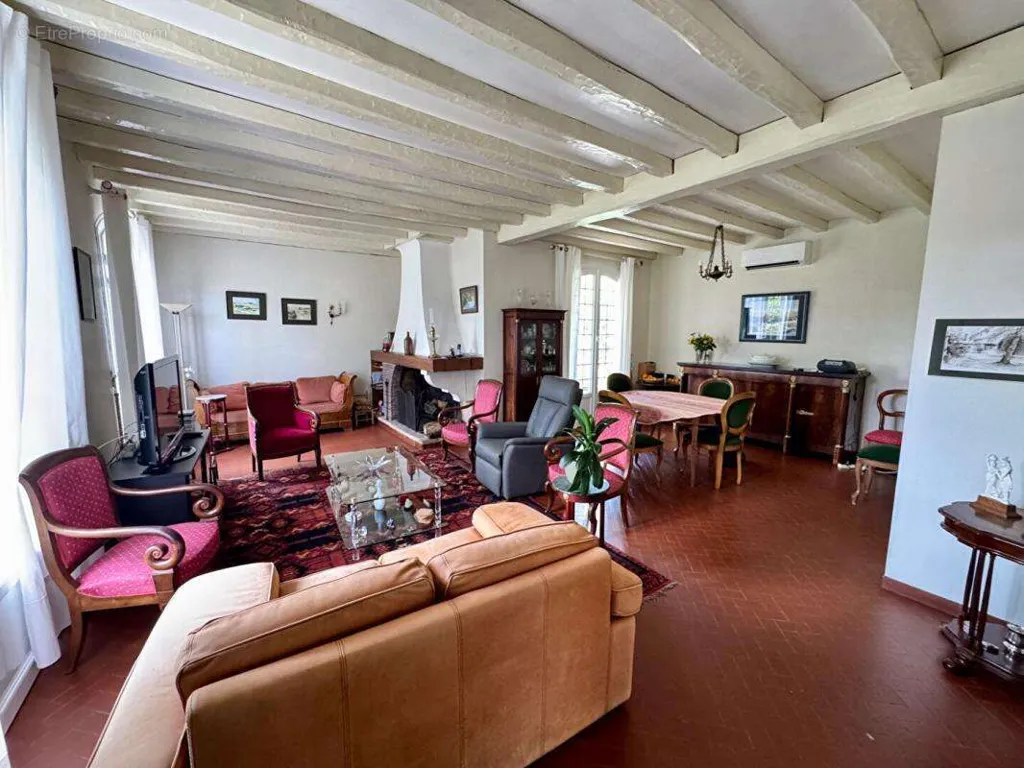 Séjour - Maison de Charme avec Grand Jardin à Saint-Émilion