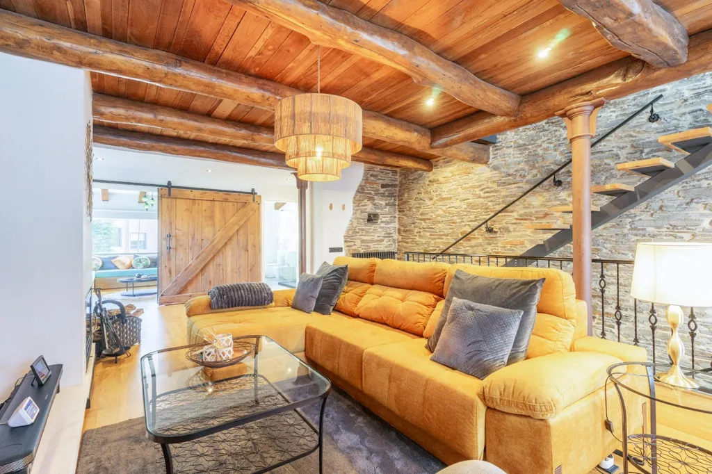 Séjour - Restored Chalet with River Walk Access in Lugo