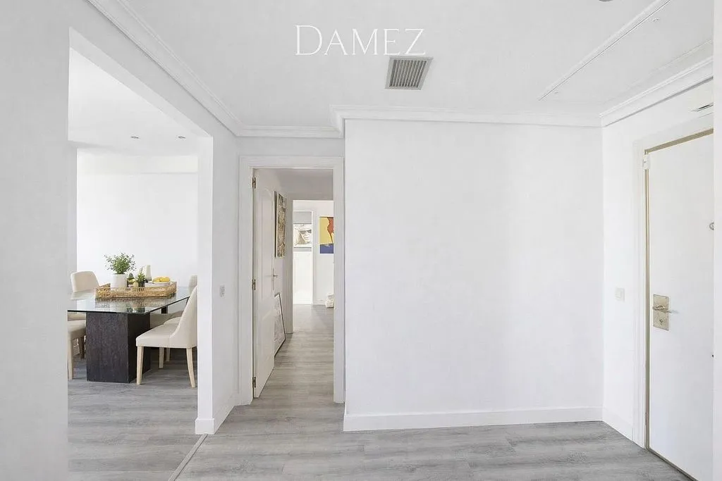 Esik - Apartment with Pool in San Blas, Madrid