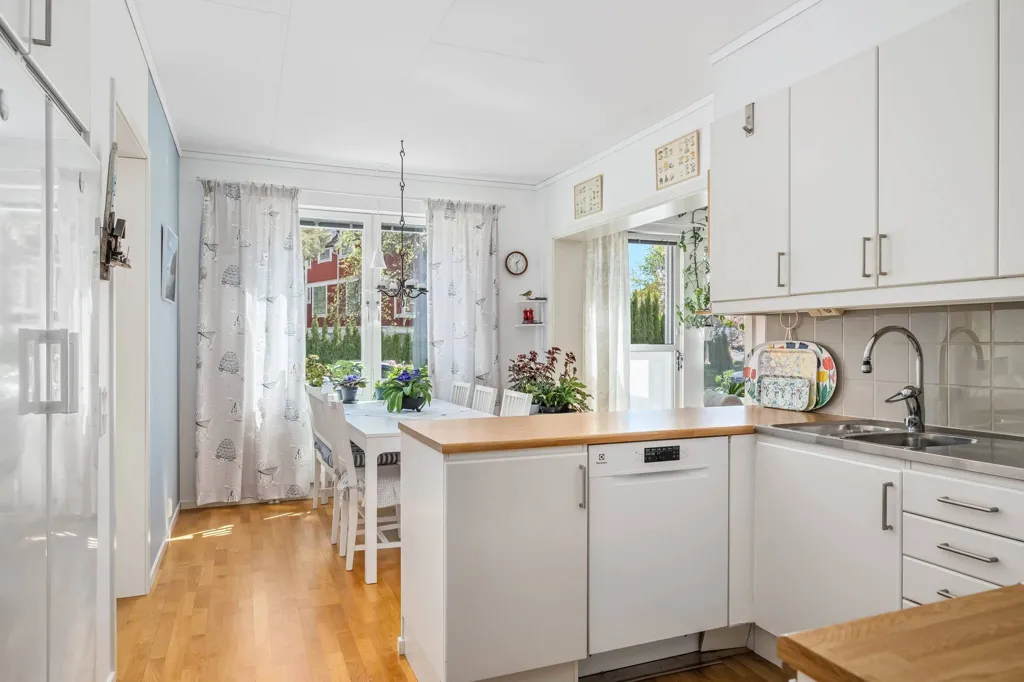 Köök - Apartment with Garden in City Centre
