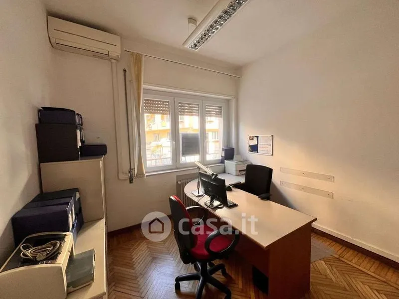 Bureau - Versatile Apartment in Via Torlonia, Rome