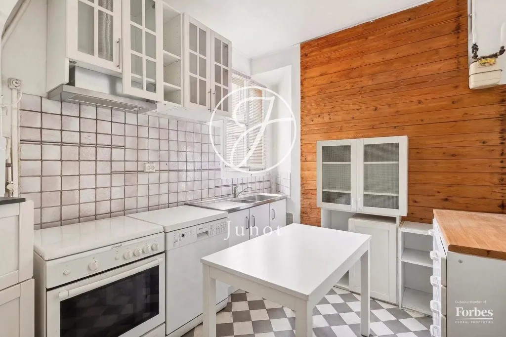 Cuisine - Appartement Traversant avec Balcon Sud à Paris 75009