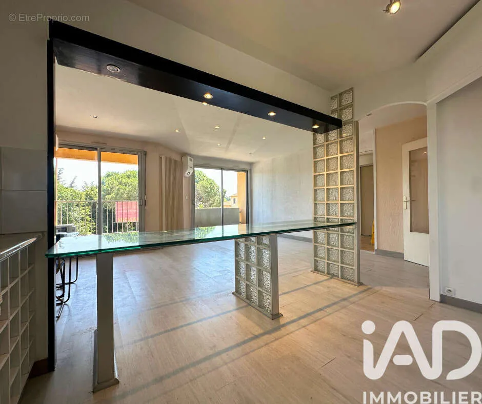 Elutuba - Apartment with Garage in Le Pontet