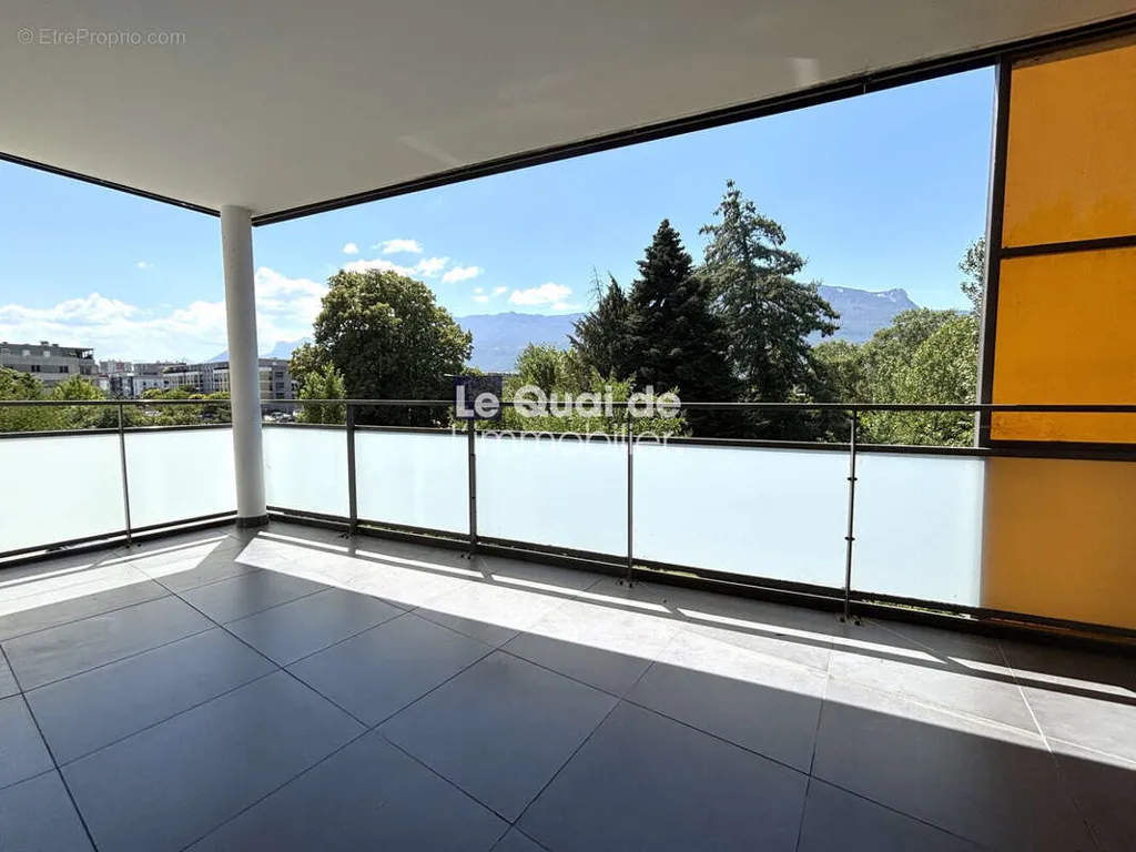 Balcony - T3 Apartment with Terrace in Echirolles