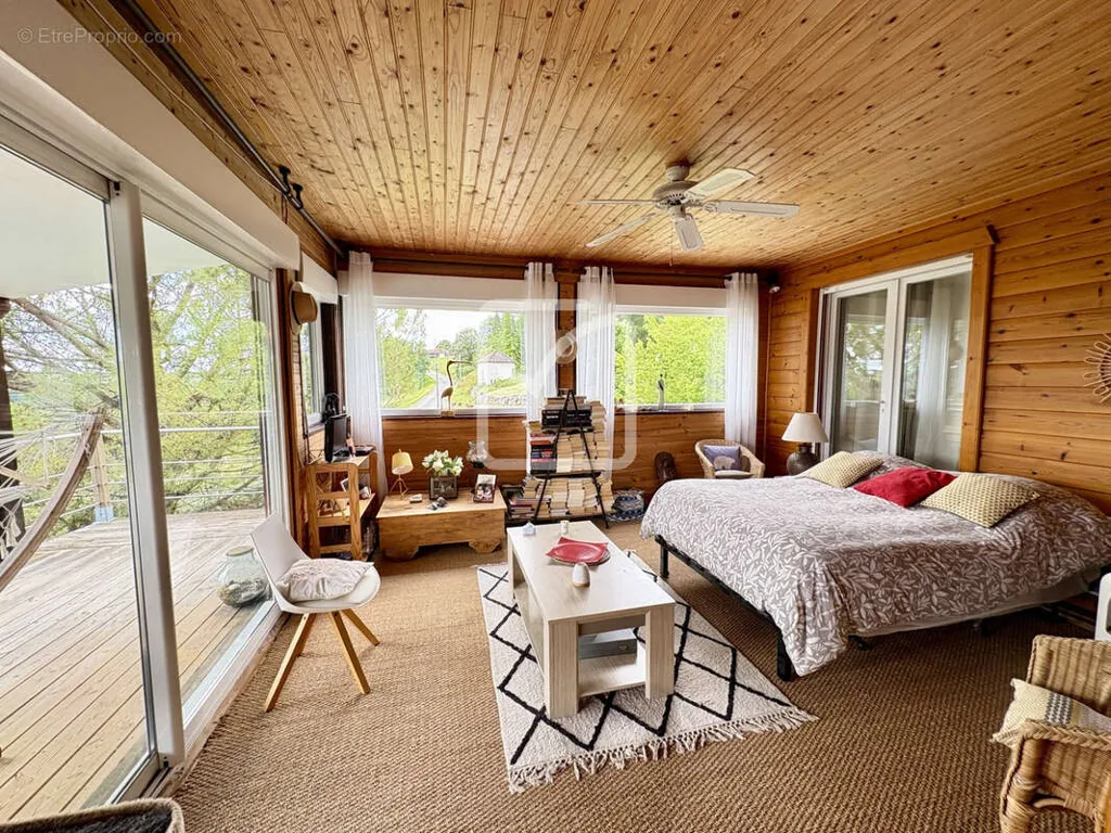 Magamistoad - Wooden Estate with Panoramic View near Saint-Céré